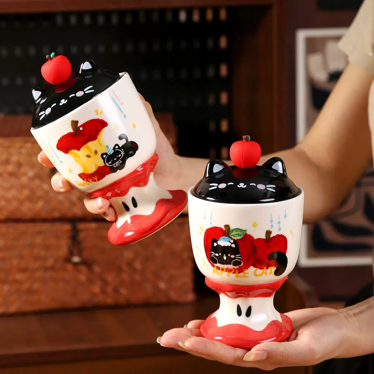 Copa de Cerámica Gatito Manzana con Tapa – 450 ml