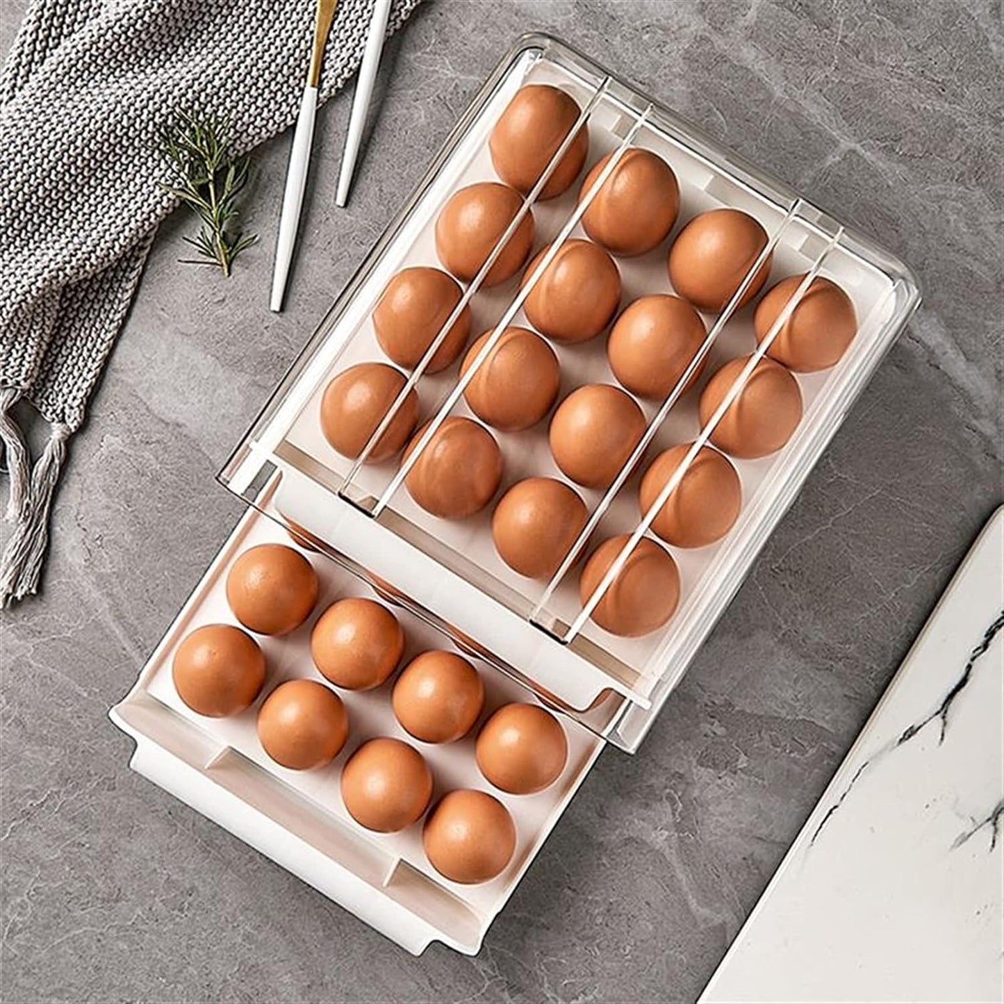 ACRYLIC EGG ORGANIZER WITH CAPACITY FOR 32 UNITS