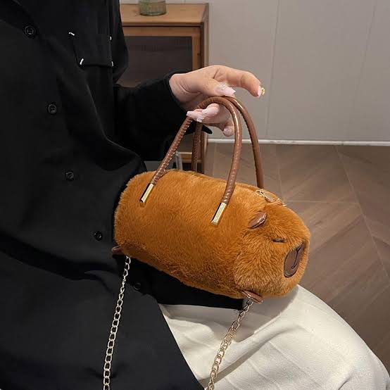 Capybara Wallet with Shoulder Chain