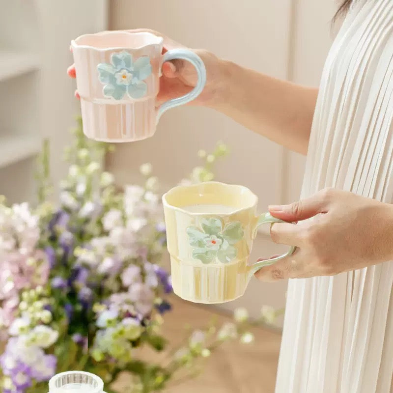 Taza de Cerámica Flor Nacarada 360 ml