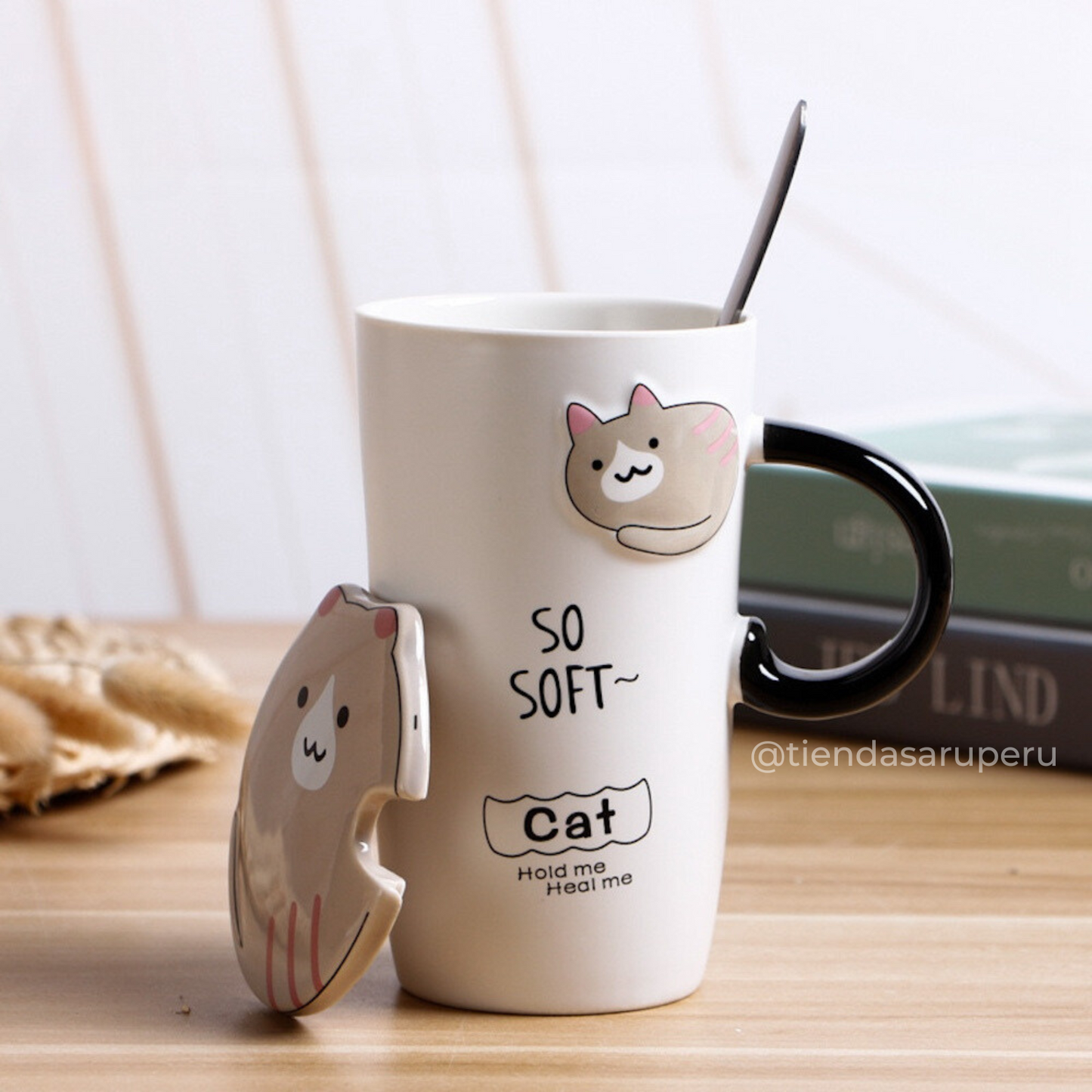 Taza de Cerámica Gato Pusheen con Tapa y Cucharita – 450 ml