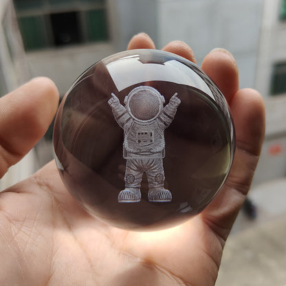 Esfera de Cristal LED Astronauta 3D con Base de Madera – 10 cm